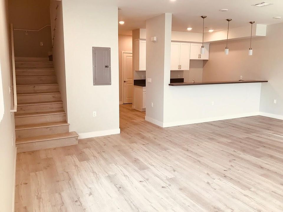 1st image of 14826 Rayen St #207