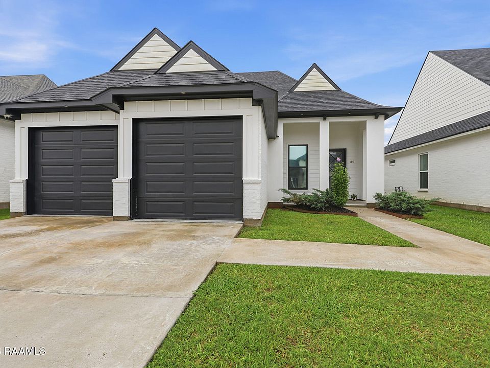 1st image of 110 Lakes Edge Dr
