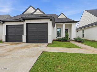 110 Lakes Edge Dr, Broussard, LA 70518