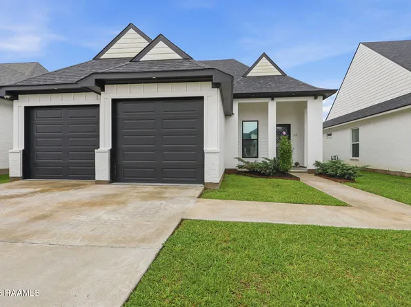 110 Lakes Edge Dr, Broussard, LA 70518