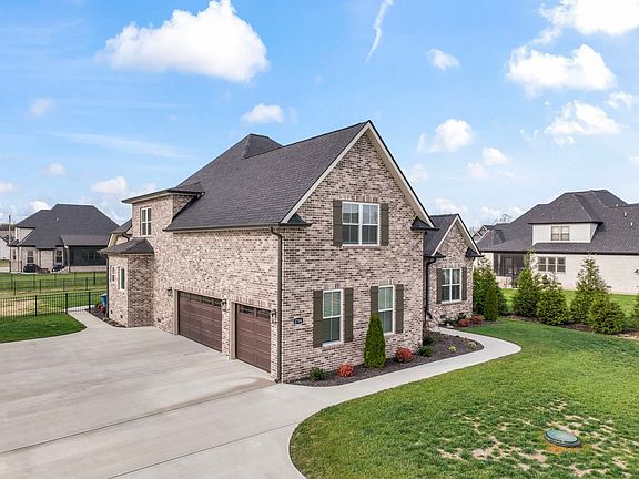 4th image of 2706 Congress Dr