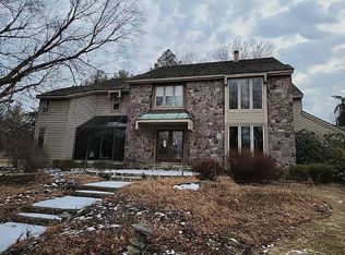 2 3 Ponds Ln, Newtown, PA 18940