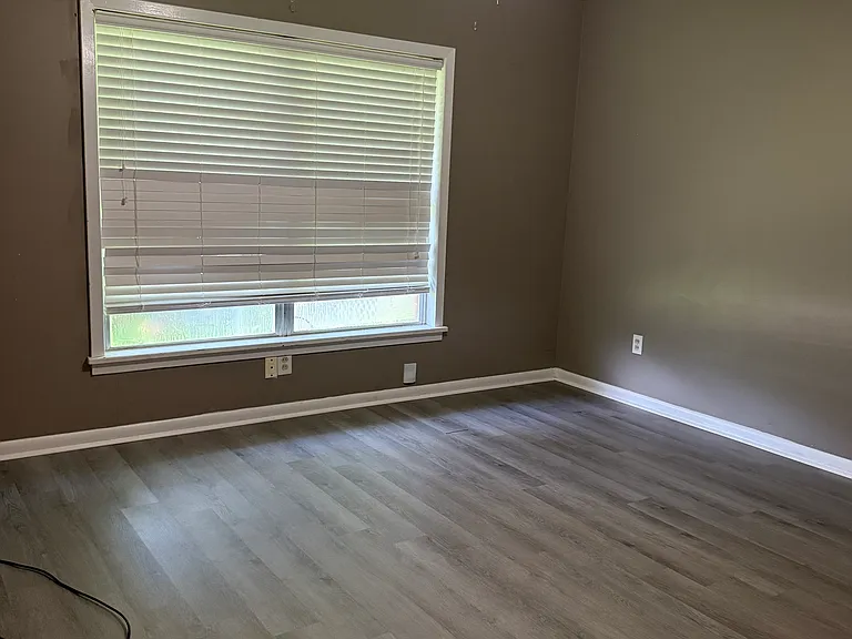 1104 S Maple St — Photo 5