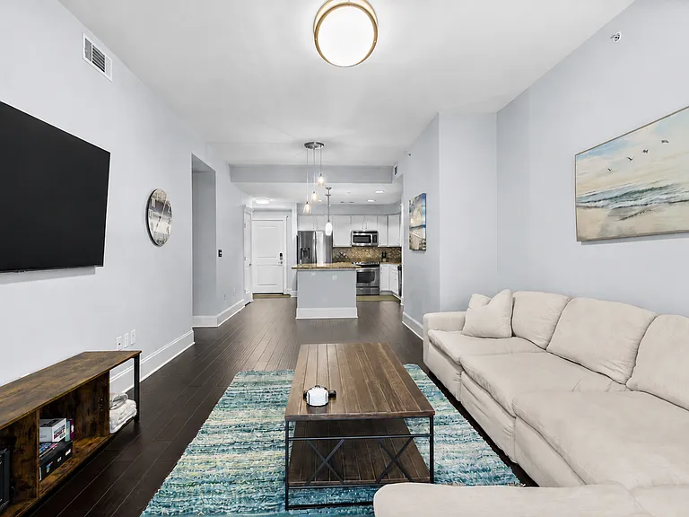 222 Glenwood Ave — Photo 2