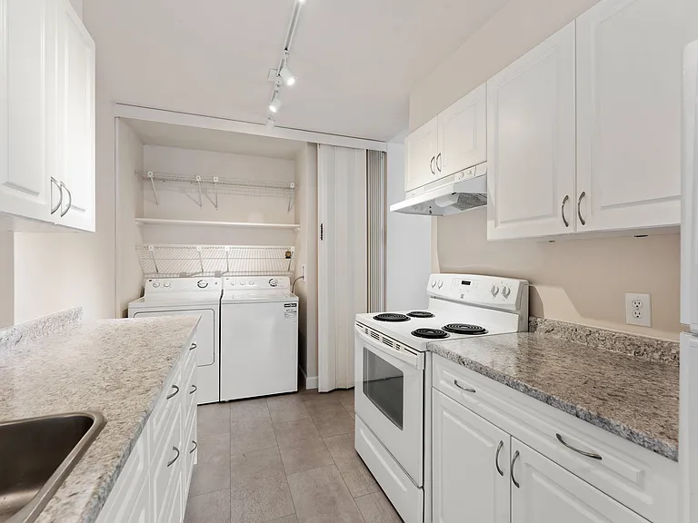 1480 Duchess Ave #D259 — Photo 10