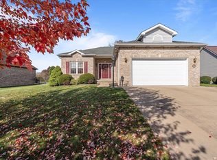 12 Sunridge Dr, Coraopolis, PA 15108