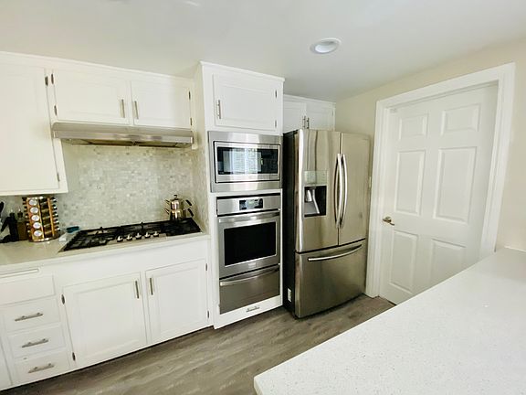 5th image of 12822 Woodlawn Ave