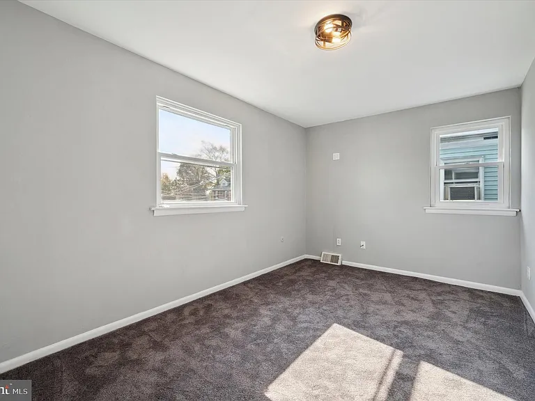 725 Mount Vernon Ave — Photo 13