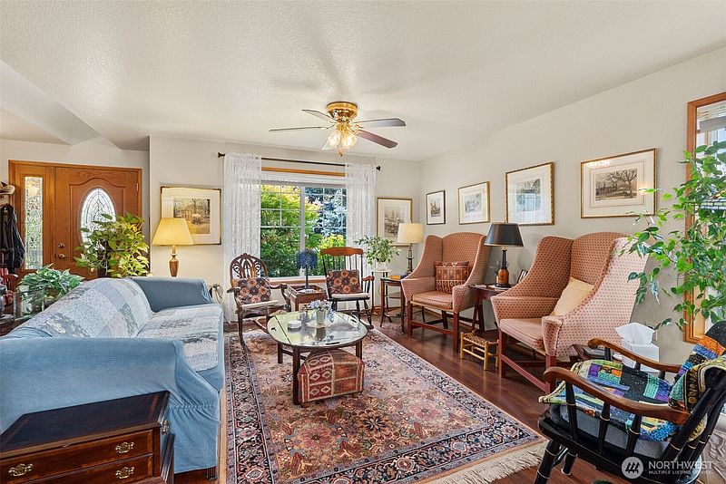 5th image of 1192 Emerson Lane