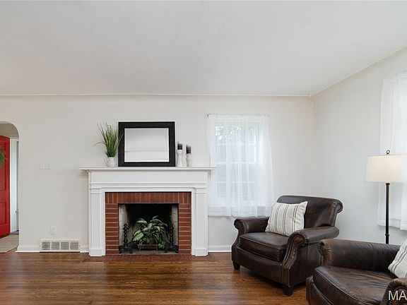 5th image of 223 Robert Ave