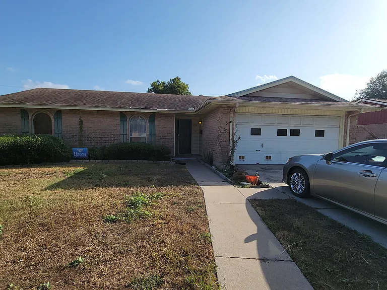 3937 Kingston Dr — Photo 1