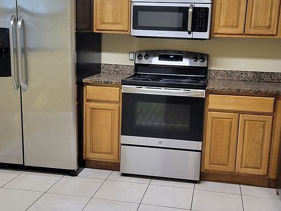 2nd image of 859 Ponder Ave