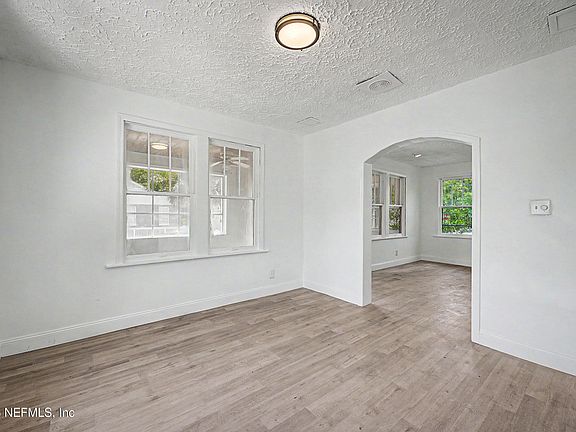 3rd image of 1551 W 2ND Street
