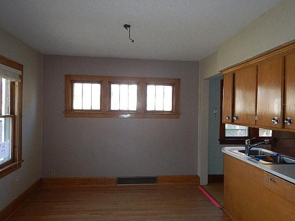 4th image of 1040 Ottawa Ave