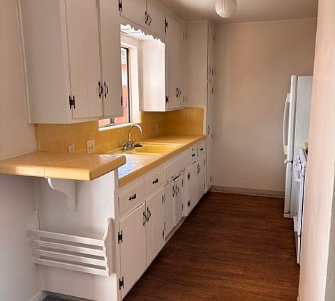 4th image of 950 F Ave APT 5