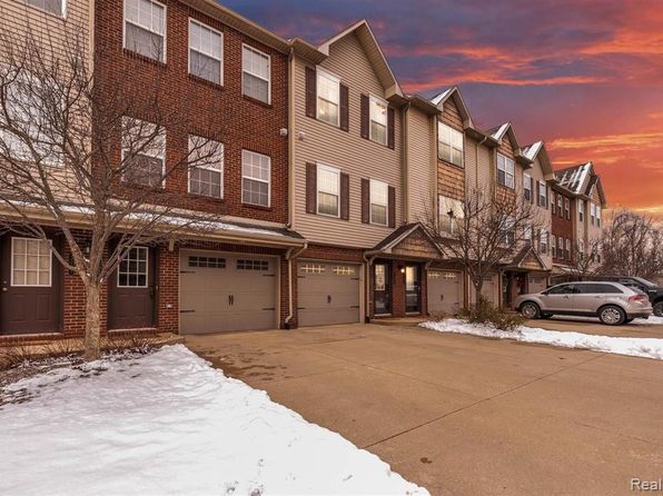 2205 Knotty Pine Trl
