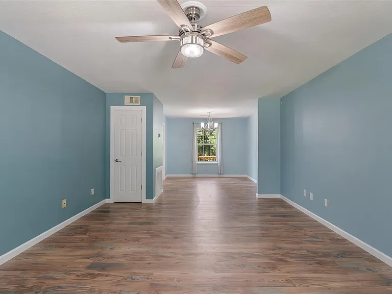 293 Commodore Dr — Photo 10