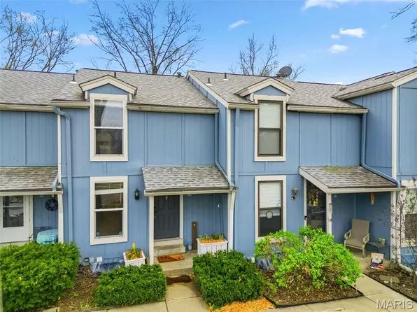 14 Lantern Lane Ct, Saint Louis, MO 63132