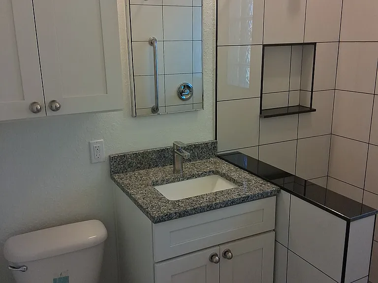 115 W Valencia St — Photo 2