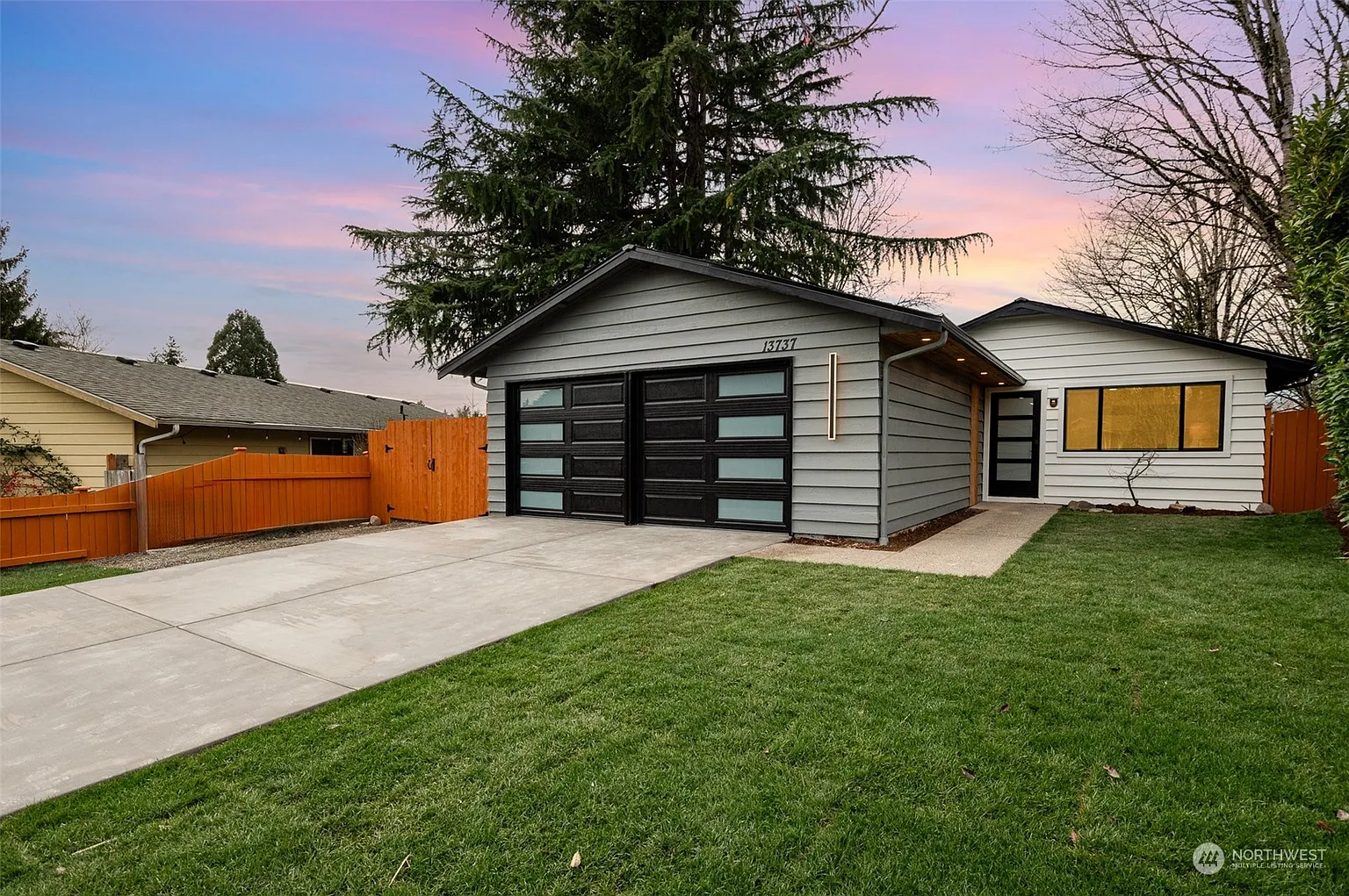 13737 NE 90th Place photo 1