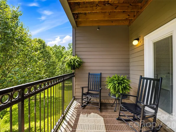 142 Brickton Village Cir #202, Fletcher, NC 28732