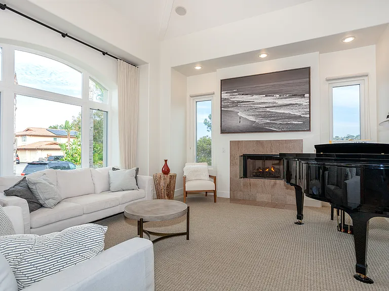 527 Liverpool Dr — Photo 6