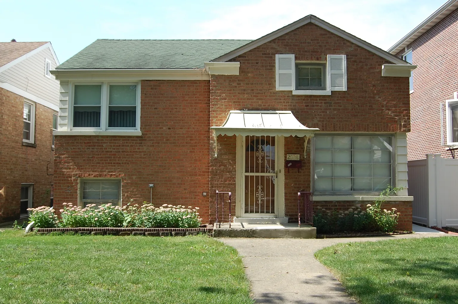 2638 Rhodes Ave photo 1