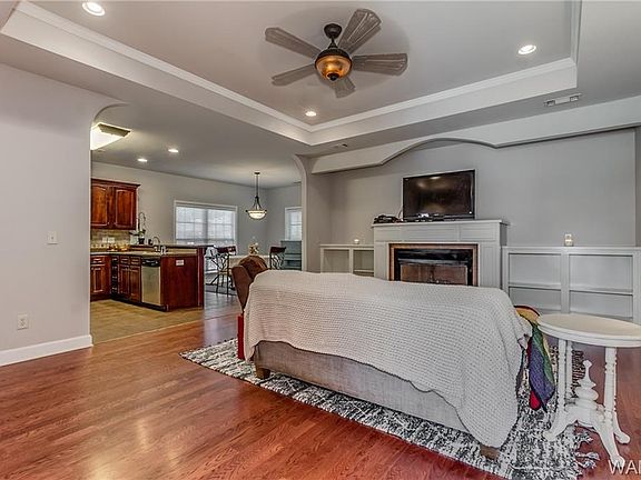 3rd image of 5120 Windsor Ln