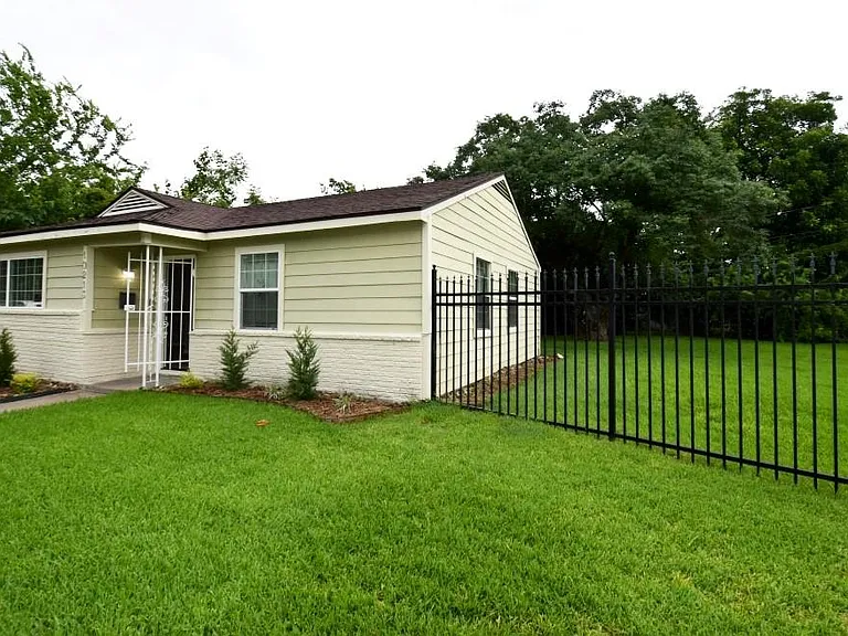 10213 Fairland Dr — Photo 3