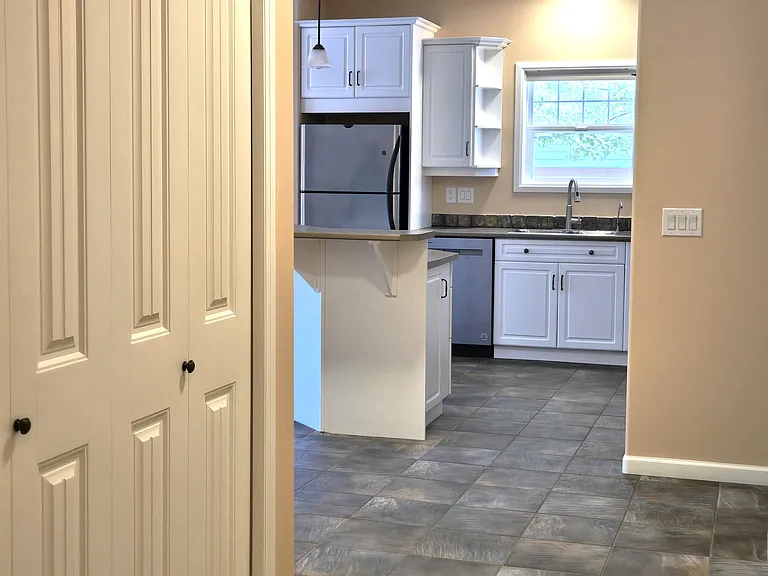 550 Lorne St #104 — Photo 4