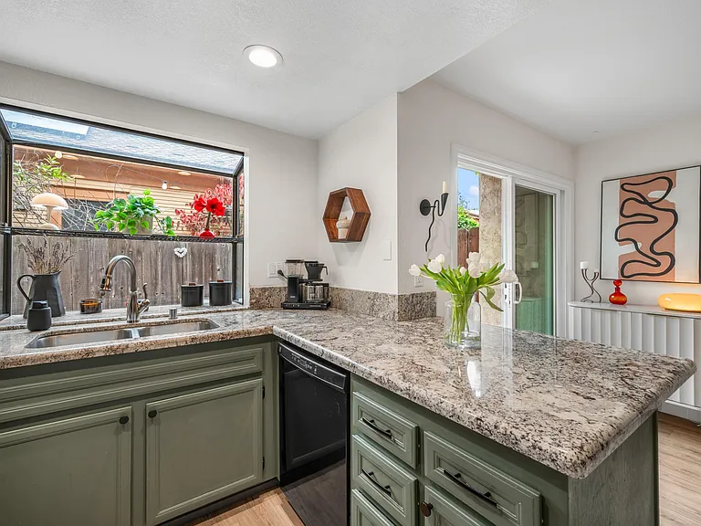 3821 Albatross St — Photo 19