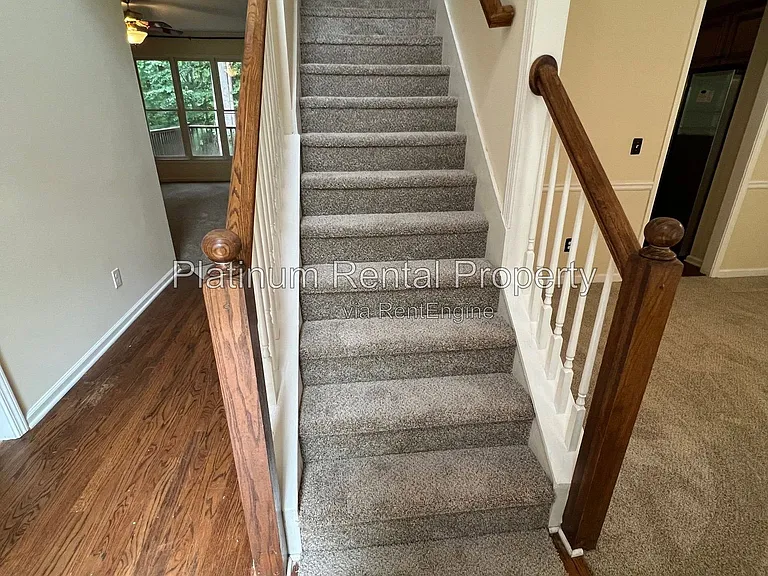7115 Red Fox Ln — Photo 3