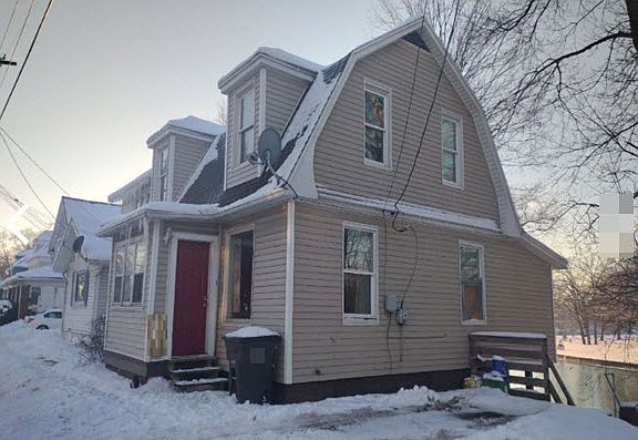 2nd image of 1568 W Franklin St