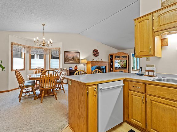 5th image of 2404 Woodridge Ln