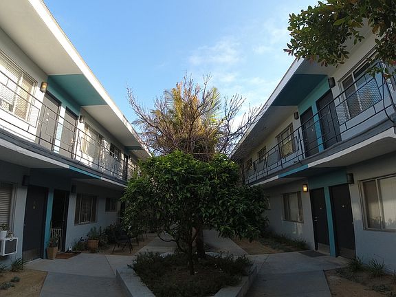 3rd image of 2727 Abbot Kinney Blvd #19