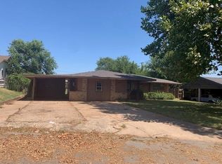 1405 Littell Ave, Clinton, OK 73601