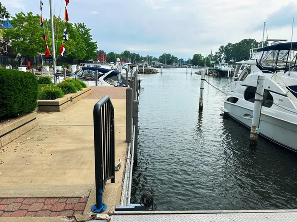 312 Water St #11, Saint Joseph, MI 49085