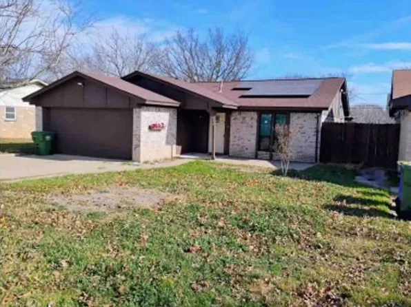 624 Hallvale Dr, White Settlement, TX 76108