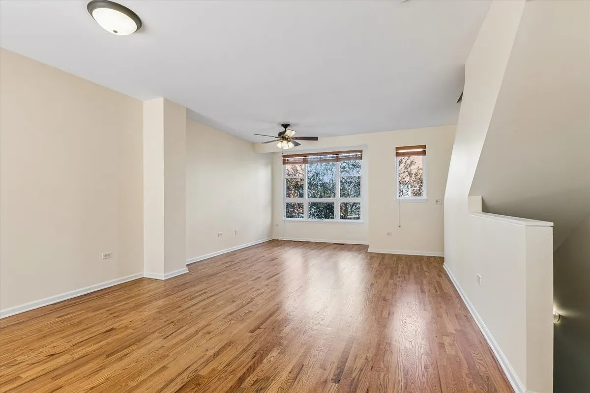 3 bed, 3125 sqft, $3,500 — Photo 4