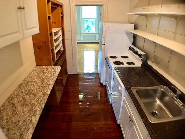 2 bed, 775 sqft, $3,350 — Photo 2
