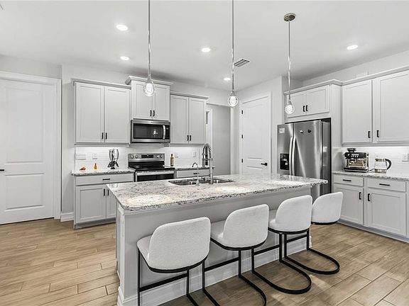 4th image of 3312 Fergus St