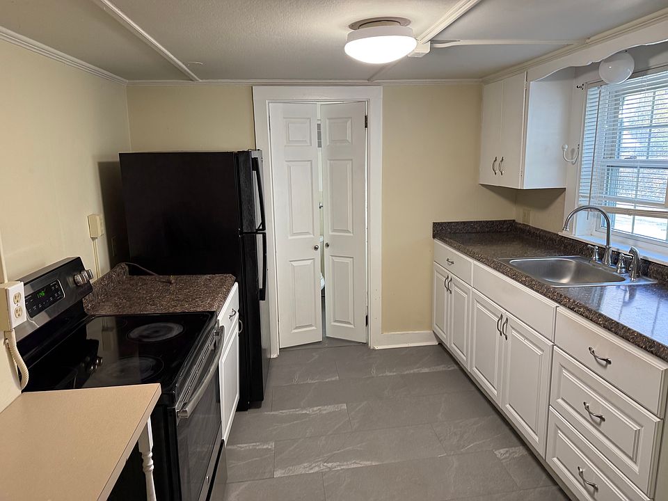 Kitchen, looking from Pantry (toward bath)
