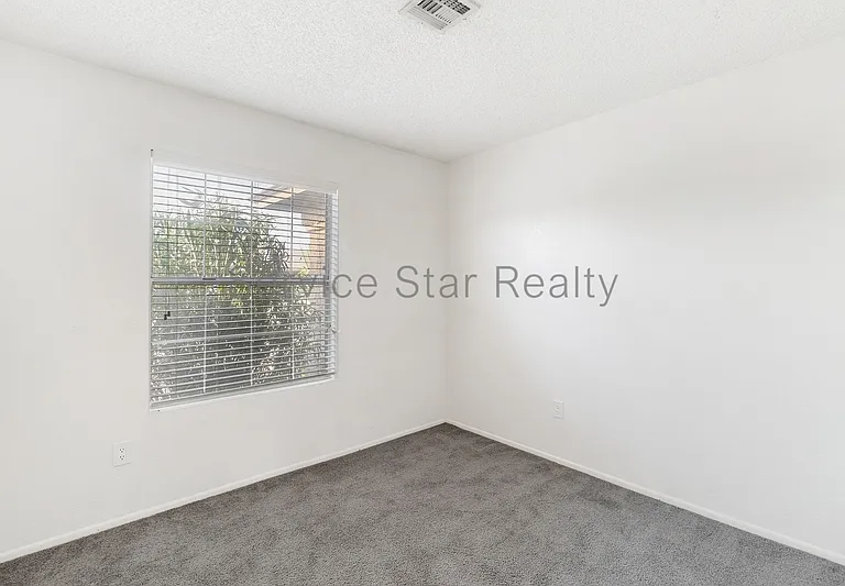 6418 W Laredo St — Photo 10