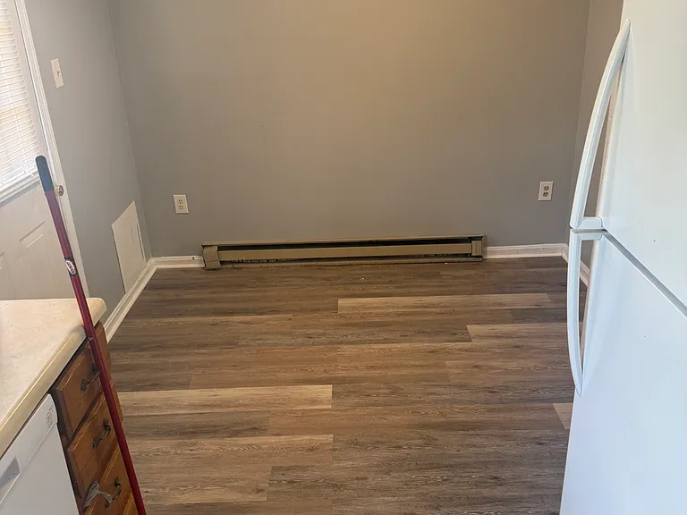 413 N Western Ave — Photo 28
