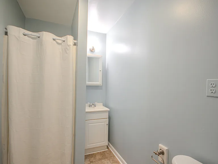 910 Roger St — Photo 11