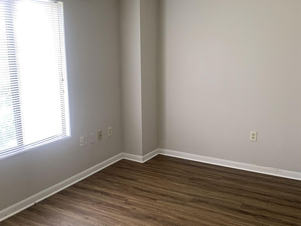 1st image of 1600 Park Cir #614-1
