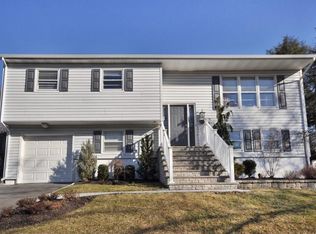 57 Edgemere Rd, Livingston, NJ 07039