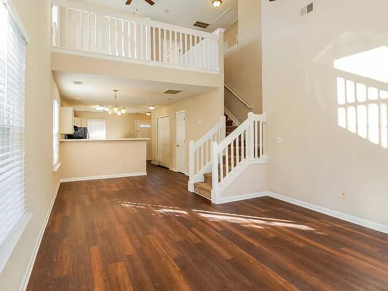 640 Piermont Ct — Photo 7