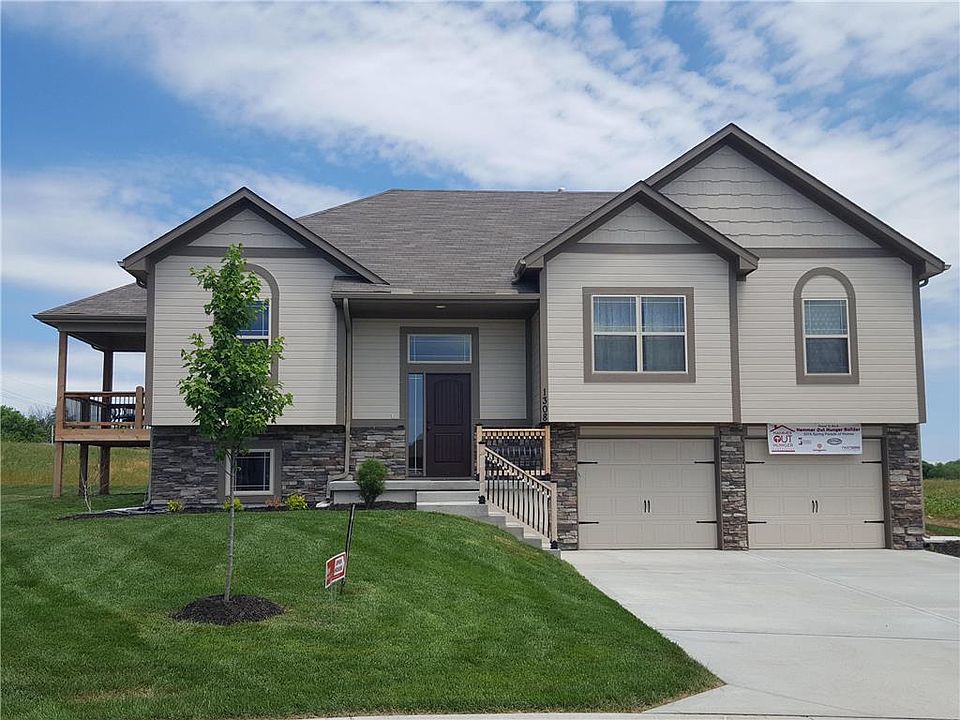 1st image of 1004 SW Eagle Dr