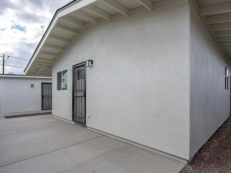 9439 N 11th Ave #3 — Photo 3